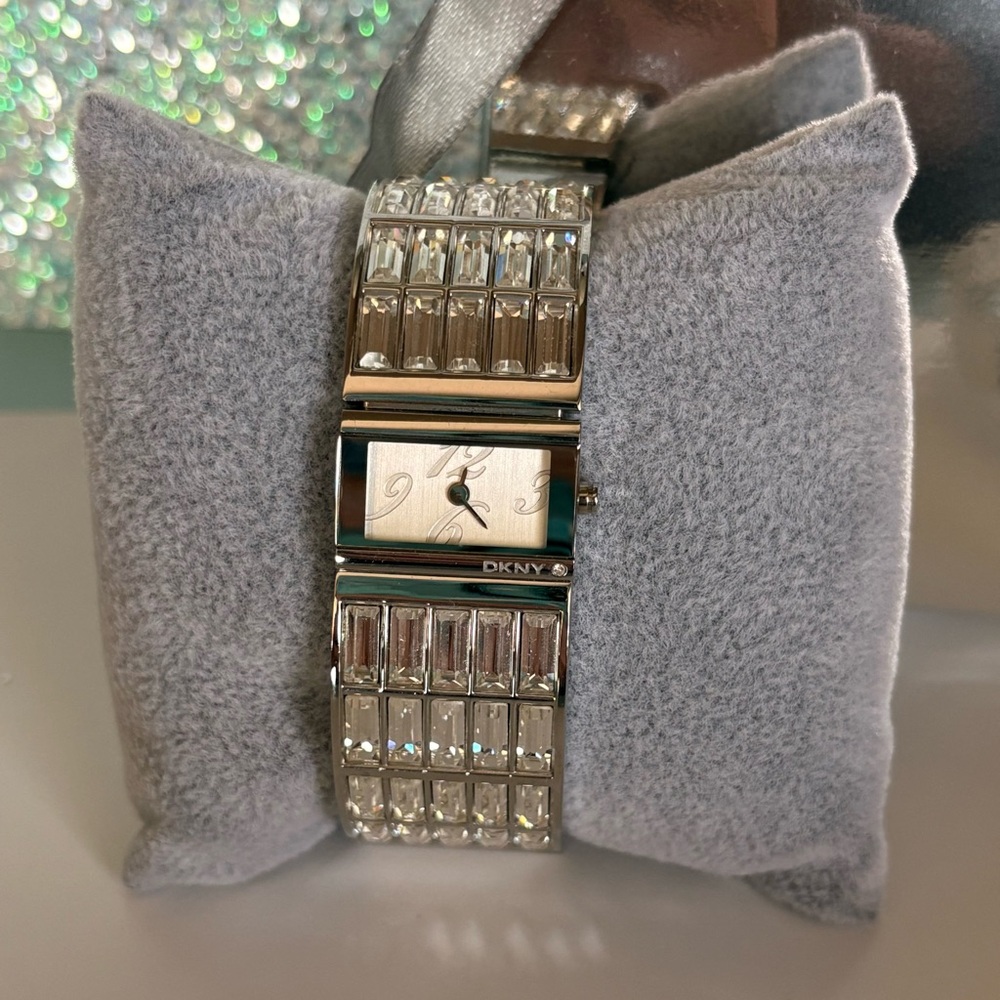 Vintage DKNY NY-4254 Rare Swarovski Crystal and Solid Stainless Steel Watch